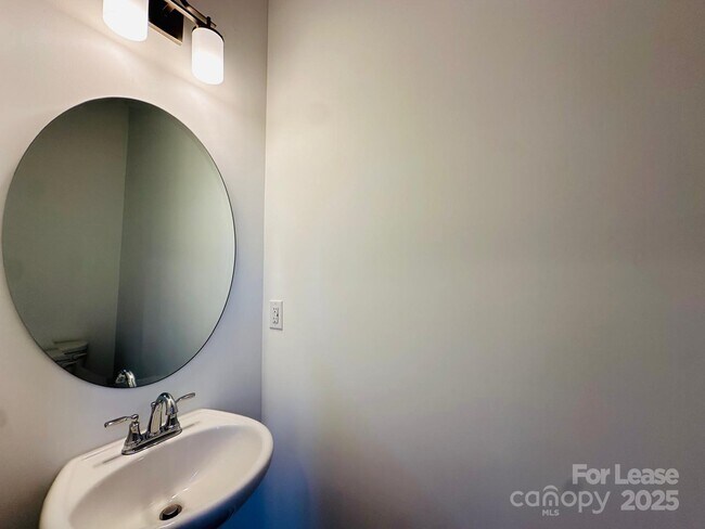 Building Photo - 2233 Noble Townes Wy