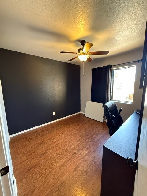 Building Photo - FOR RENT