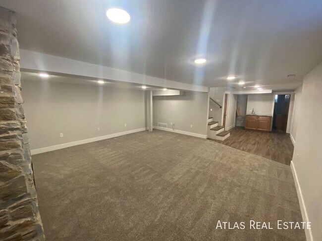 Building Photo - 6201 S Clarkson St