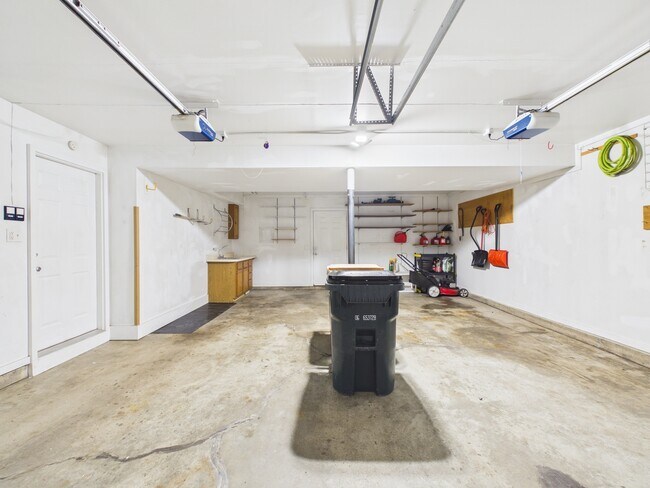 Building Photo - 4360 Mumford Dr