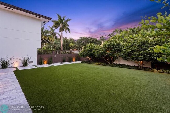 Building Photo - 325 Seven Isles Dr