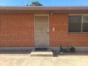 Building Photo - 3736 E Fairmount St