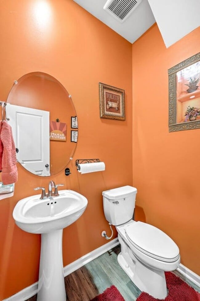 Building Photo - 6 Bedroom, 4.5 Bathroom Home in Cane Bay - Summerville