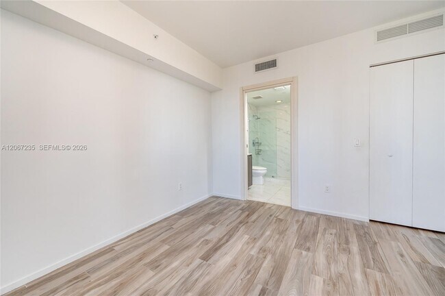 Building Photo - 801 S Miami Ave