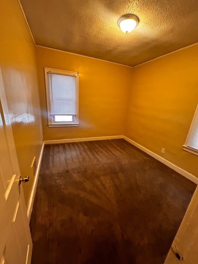 Building Photo - 3-bedroom located on Detroit's East side!