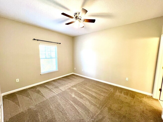 Building Photo - Charming 3-Bed, 2-Bath Condo in Key West-S...