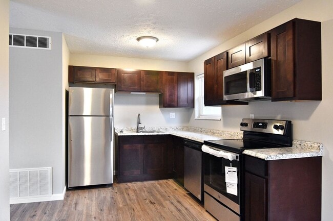 Building Photo - House in Hillview for rent