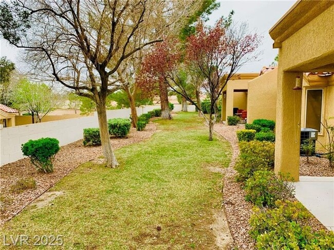 Building Photo - Clean and comfortable townhome in Sun City...