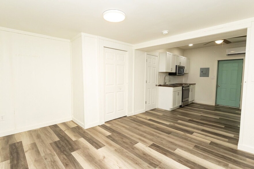 Building Photo - 5640 US-41