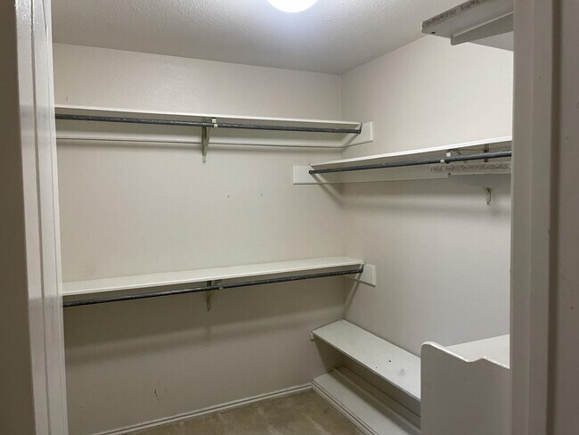 Building Photo - 100 W Village Blvd