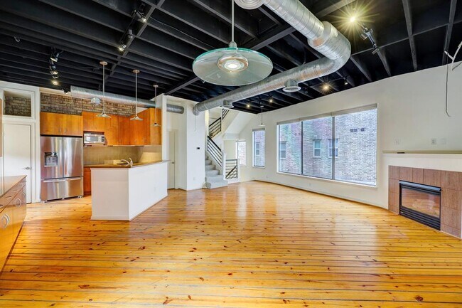 Building Photo - 700 W Clay St