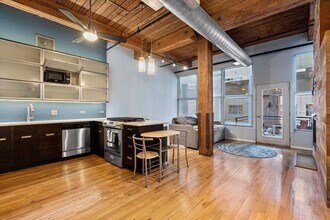 Building Photo - 1 bedroom in Chicago IL 60607