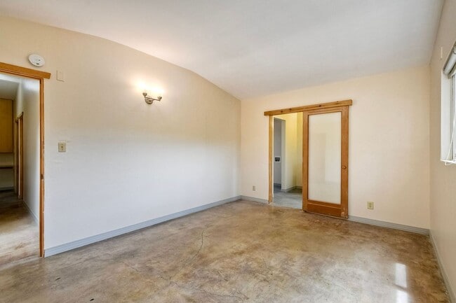 Building Photo - Coastal Living - Minutes from the Beach