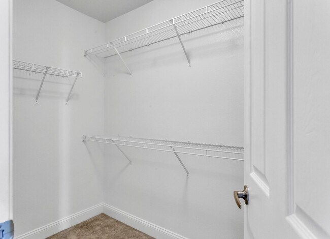 Building Photo - 3/2.5 Crestview Townhome with Community Po...