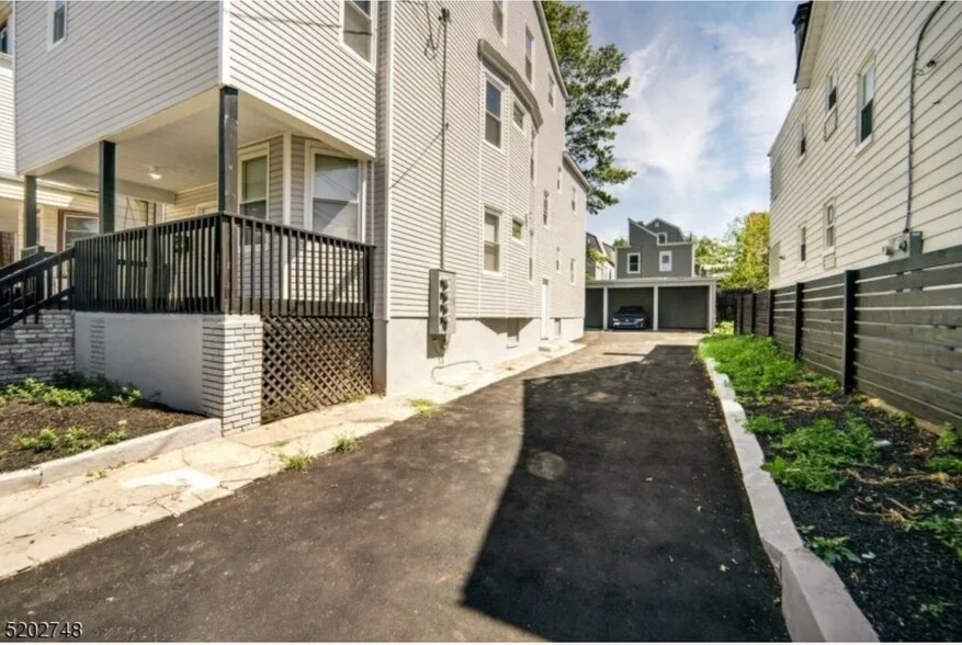 Building Photo - 106 Vermont Ave