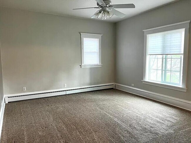 Building Photo - 819 N 5th St