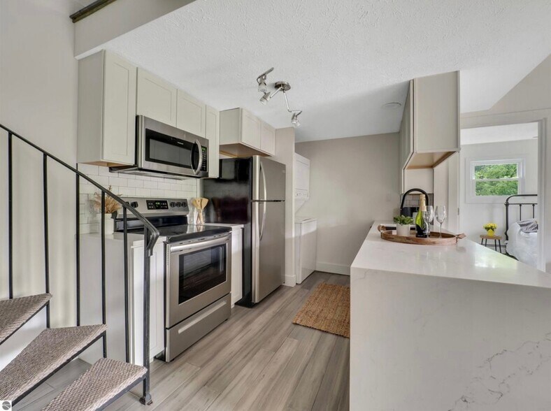 Building Photo - 4275 Mitchell Creek Dr