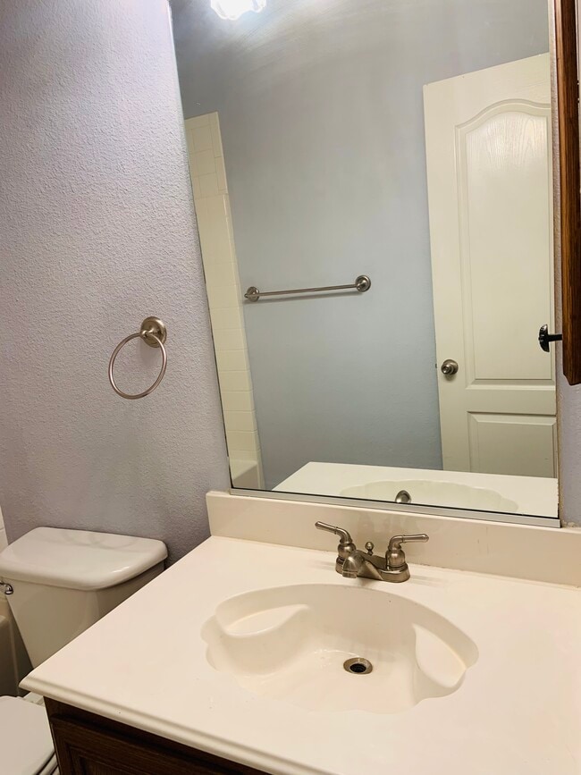 Building Photo - 1613 Makayla Ln