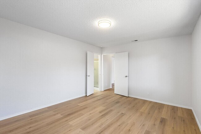 Building Photo - 1256 Rosewood Way