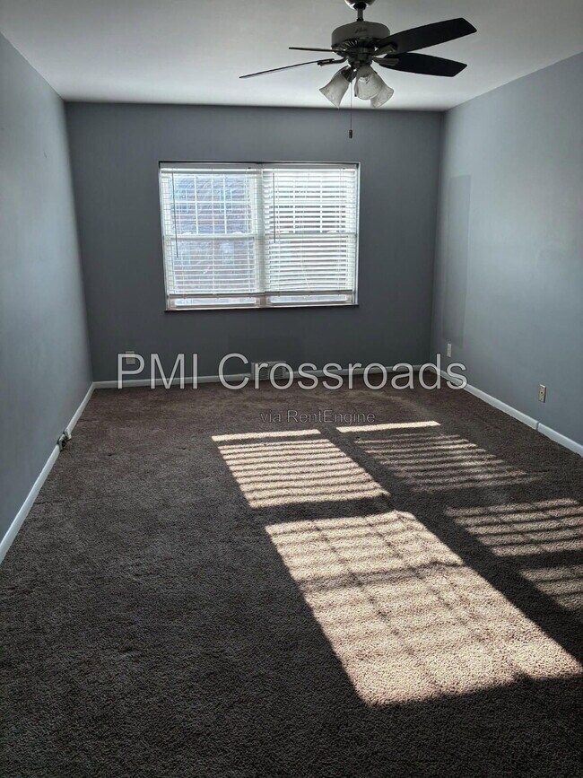Building Photo - 16015 Van Aken Blvd