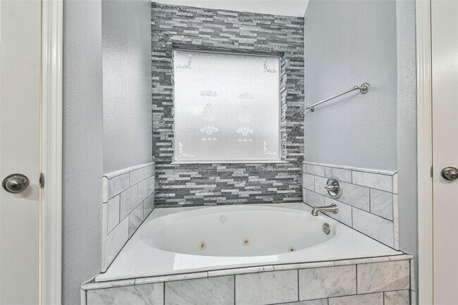 Building Photo - 20942 Wind Field Ln