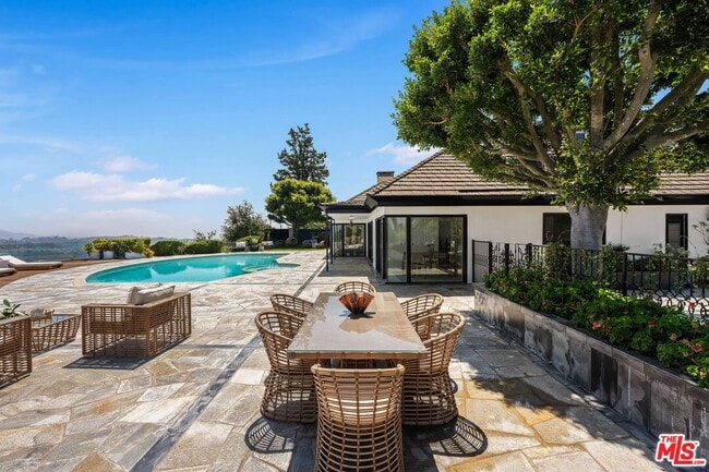 Building Photo - 8416 Skyline Dr