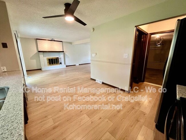 Building Photo - 3868 SW Harbor Dr