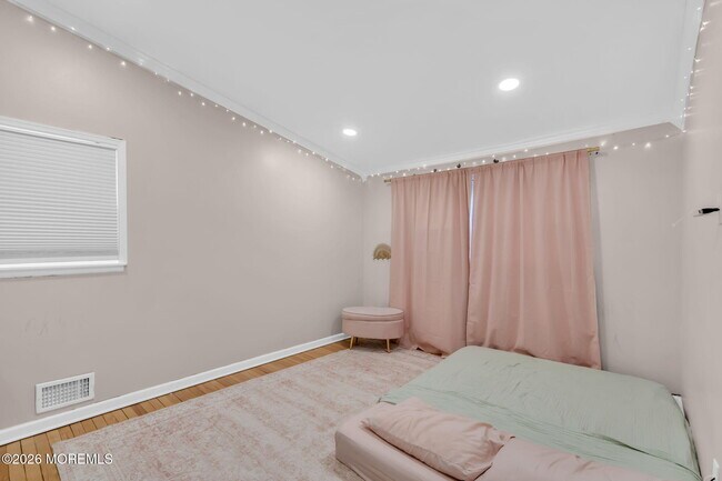 Building Photo - 56 Grace Dr