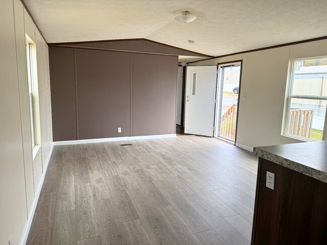 Building Photo - 565 Travis Wy