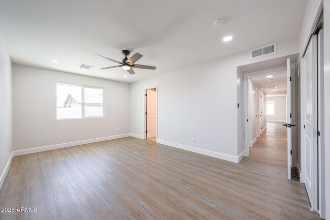 Building Photo - 11202 N 43rd Dr