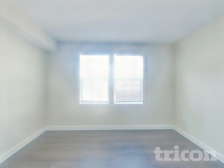 Building Photo - 13 Cardigan Ct