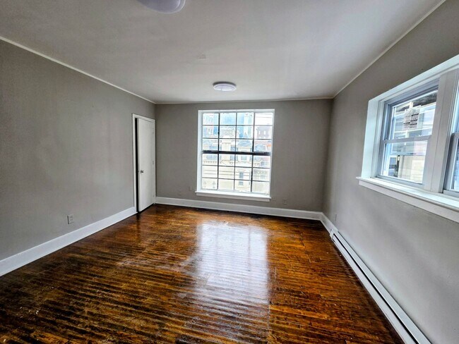 Building Photo - 102 N Eighth St
