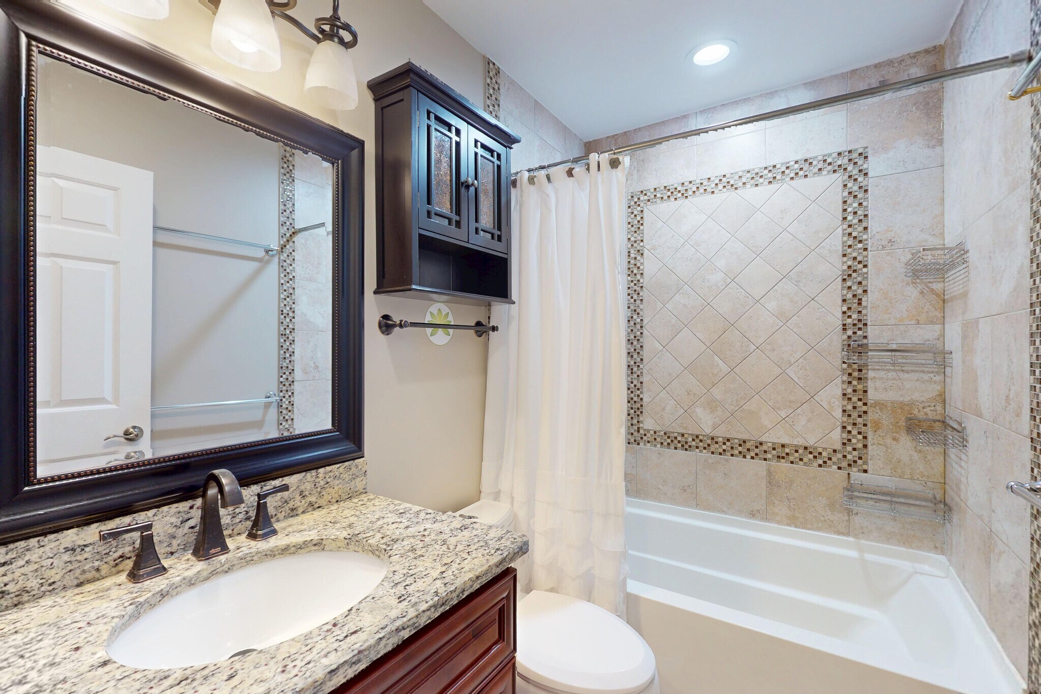 Full Bath - 1327 Larchmont Dr