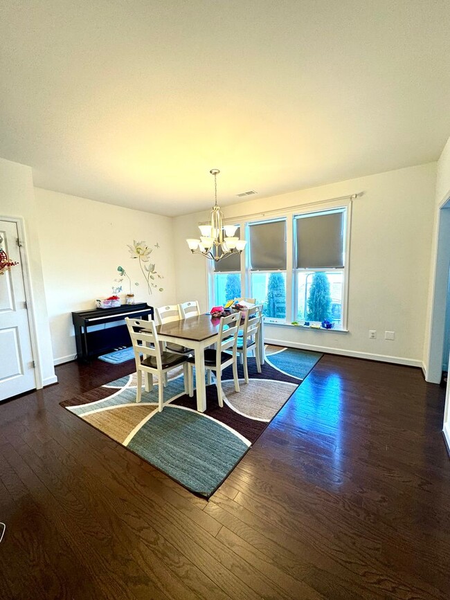 Building Photo - Townhouse for Rent in Preston Lake