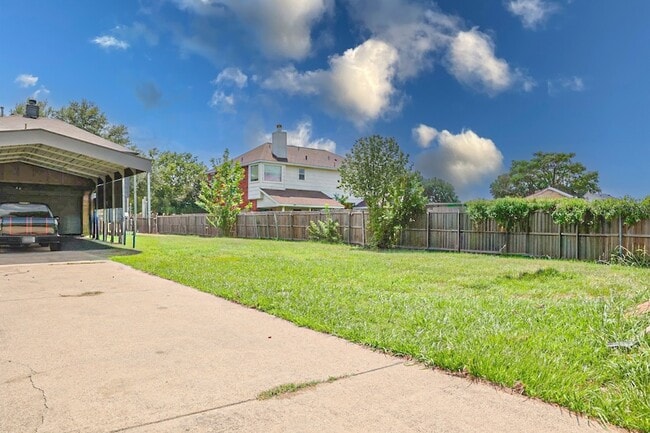 Building Photo - 815 Valleycreek Rd