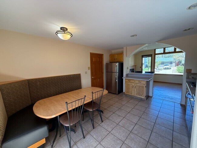 Building Photo - Perfect Table Mesa Family Home with Fully ...