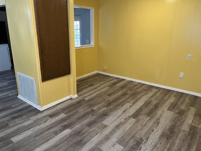 Building Photo - 112 Irwin Cir