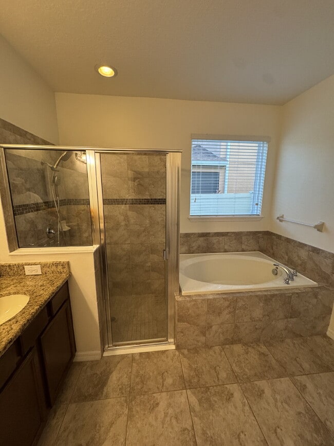 Building Photo - "POOL HOME**OVERLOOKING POND" IMAGINE THE ...