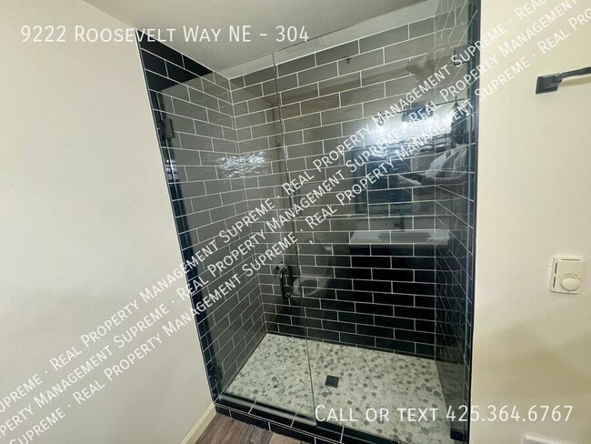 Building Photo - 9222 Roosevelt Way NE