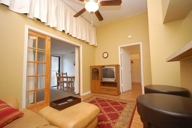 Building Photo - Buena Vista Apt. 312