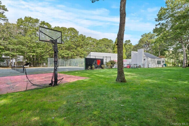 Building Photo - 5 Lakewood Ln