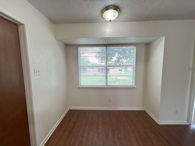 Building Photo - 1205 Kathey Dr