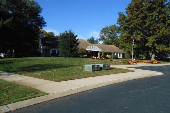 Building Photo - 112 Arrowwood Ct