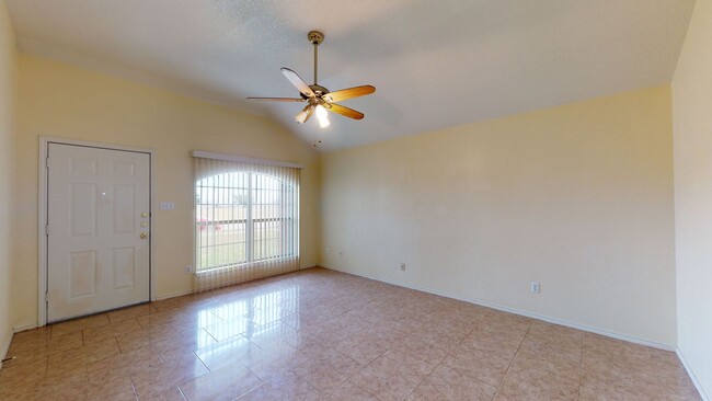 Building Photo - Memorial Day Special, 2 WEEKS FREE RENT!!!!
