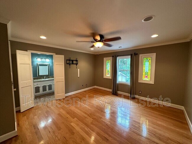 Building Photo - 204 Woodside Ave