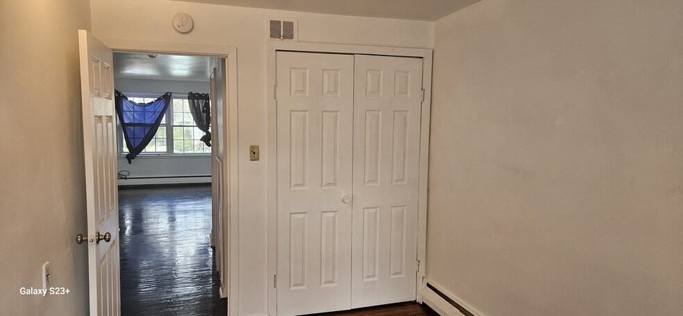Building Photo - 3220 Albemarle Ave