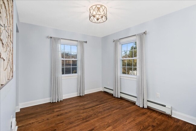Building Photo - Updated Single Family Rental in White Plains