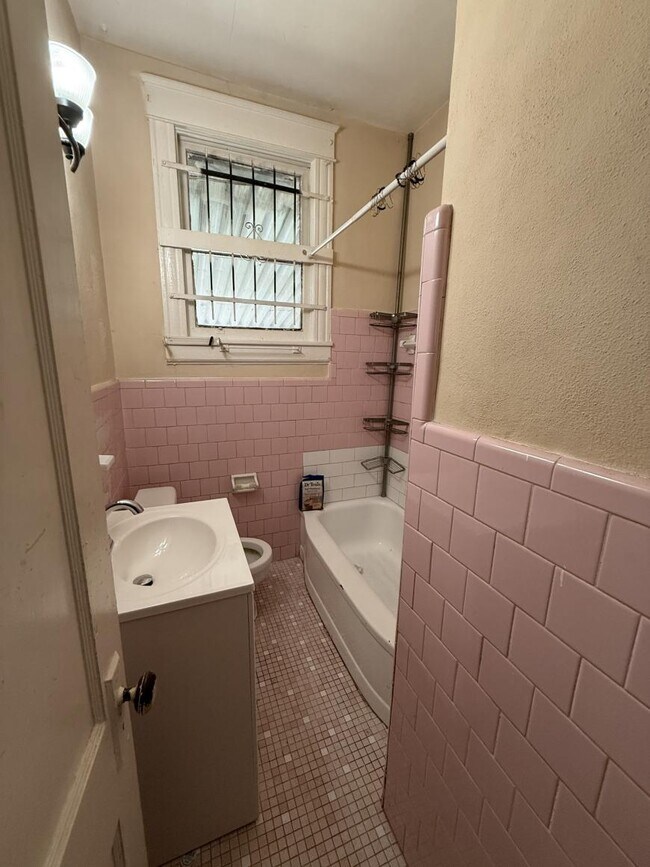 Building Photo - 3 bedroom in Jacksonville FL 32209