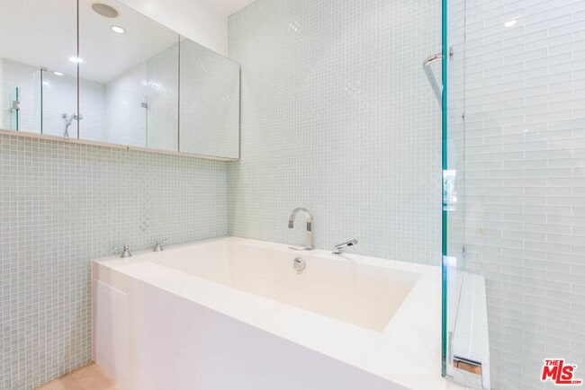 Building Photo - 15500 Sunset Blvd