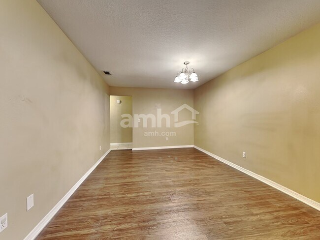 Building Photo - 220 Bryan Oak Avenue